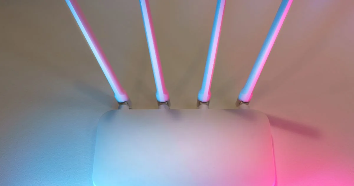 A home Wi-Fi router with four antennas, the shared radio behind the best amazon gadgets for the home
